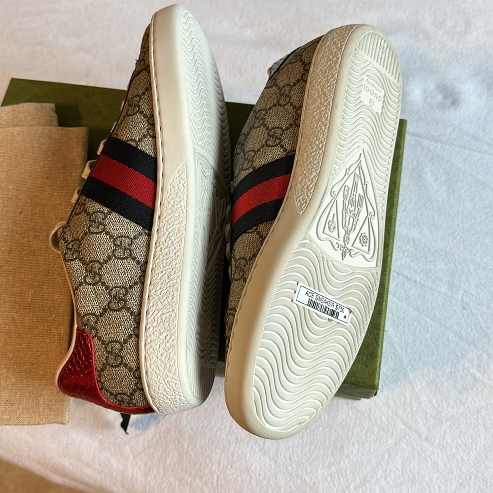 NWTS Authentic Gucci sneakers with box and shoe bags and extra laces - Picture 3 of 3